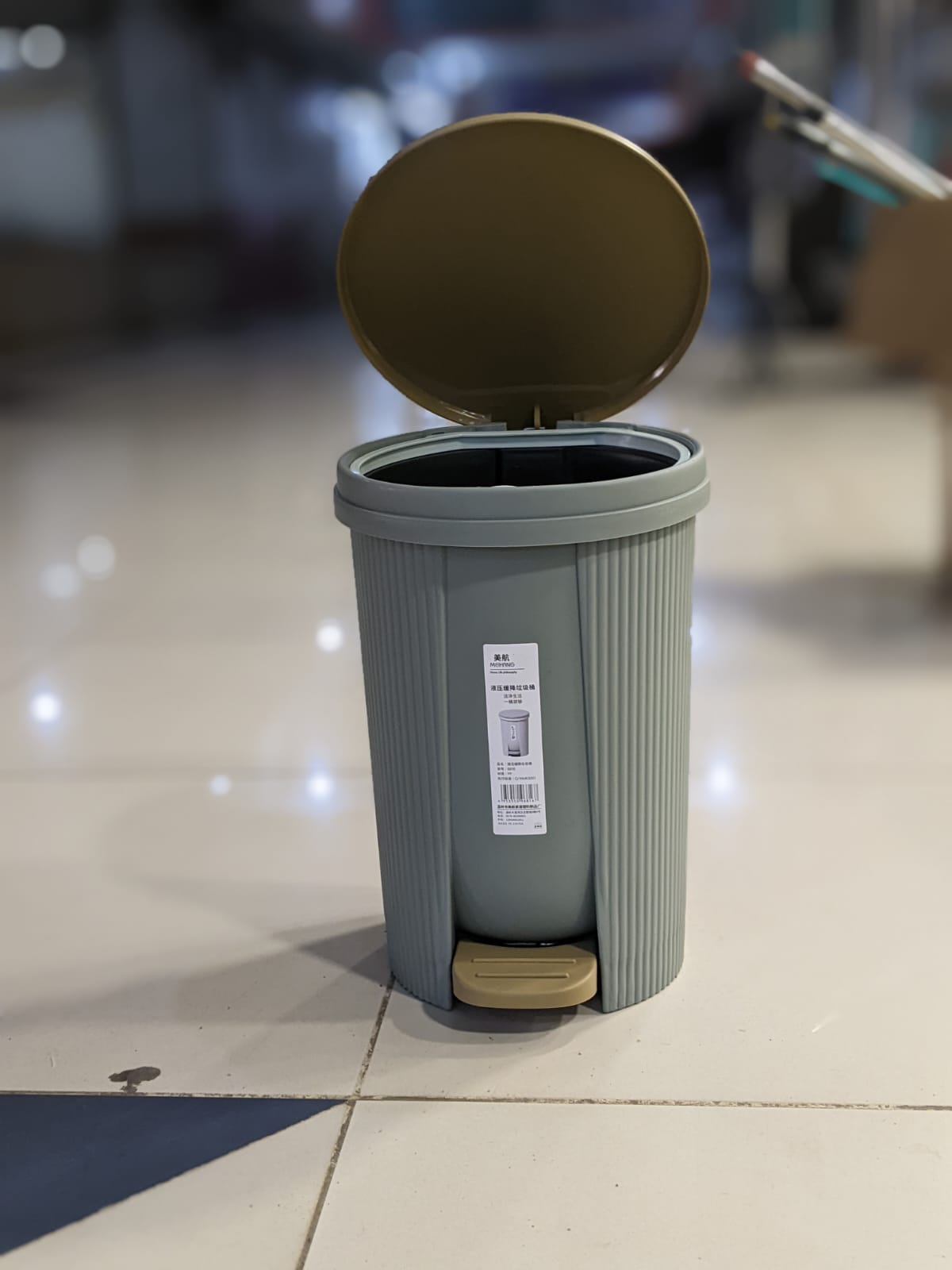 Royal Oval Garbage Pedal Bin With Inner Bucket 10 Liter Green