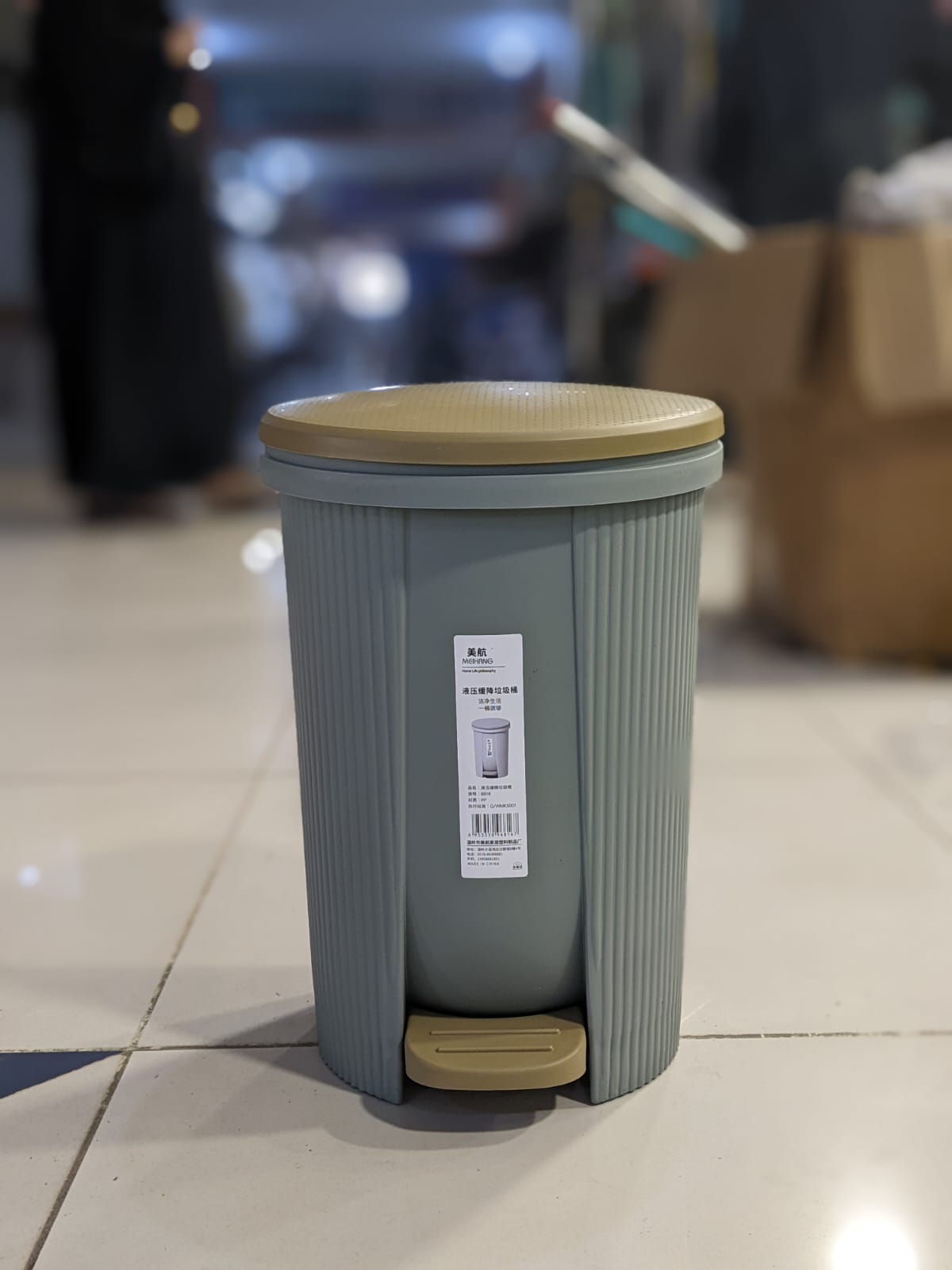Royal Oval Garbage Pedal Bin With Inner Bucket 10 Liter Green